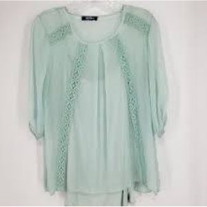 Giulia Women’s 100% silk battiste embroidered top size Small, light and airy